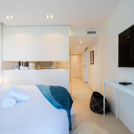 Διαμέρισμα Elegant 3-room With Terrace Pool & Island Views *