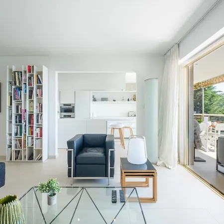 Elegant 3-room With Terrace Pool & Island Views Apartment