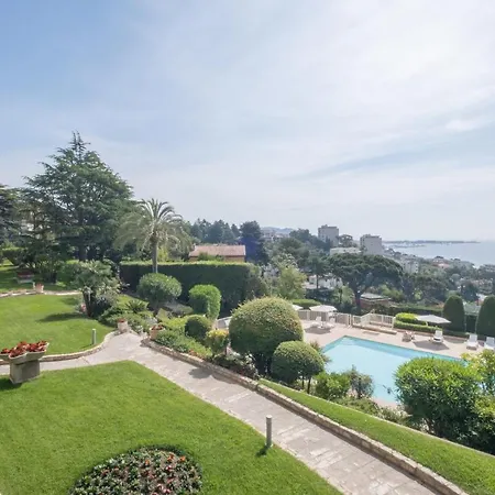 Elegant 3-room With Terrace Pool & Island Views