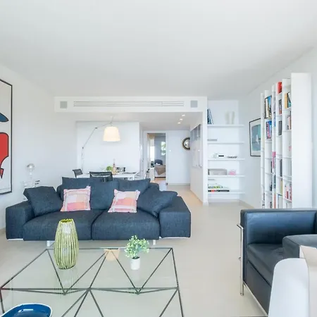 Elegant 3-room With Terrace Pool & Island Views *