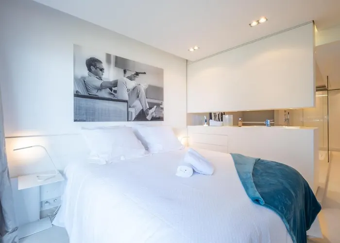 Elegant 3-room With Terrace Pool & Island Views *